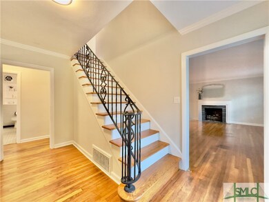Foyer w/ LR to the Right