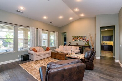 3236 Blackwood Ave, Clovis, CA 93619 - photo 4