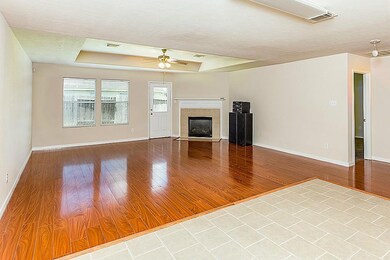 10310 Bentondale Ln, Houston, TX 77075 - photo 6