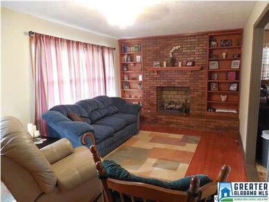 Living Room with Fireplace and hardwood floors