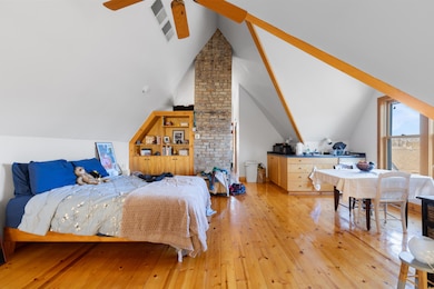 1138 E Hamilton St unit 1140, Milwaukee, WI 53202 - photo 4