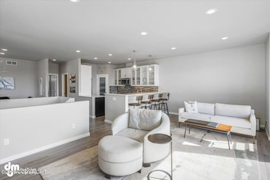 09-Living Room_SLS_-4421