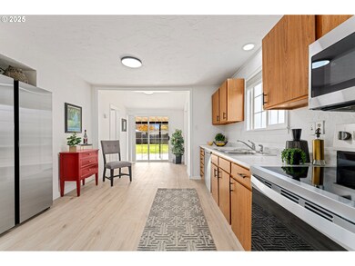 2080 College Way, Medford, OR 97504 - photo 6