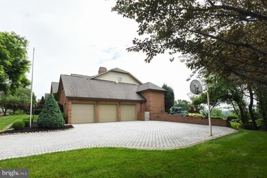 2162 Castlegreen Dr, Greencastle, PA 17225 - photo 5