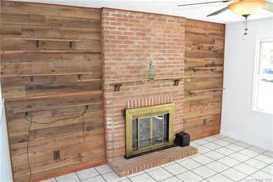 217 Scottlynn Dr, Asheville, NC 28806 - photo 4