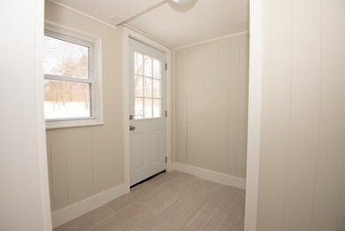 16 Melrose St, Worcester, MA 01605 - photo 3