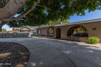 725_N_Grand_Front_1