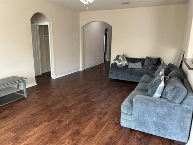 905 Oakmont Dr, Ennis, TX 75119 - photo 2