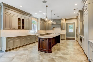 Eat-in-Kitchen