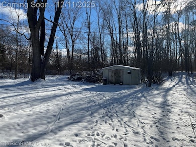 1818 Swaney Rd, Walled Lake, MI 48390 - photo 5