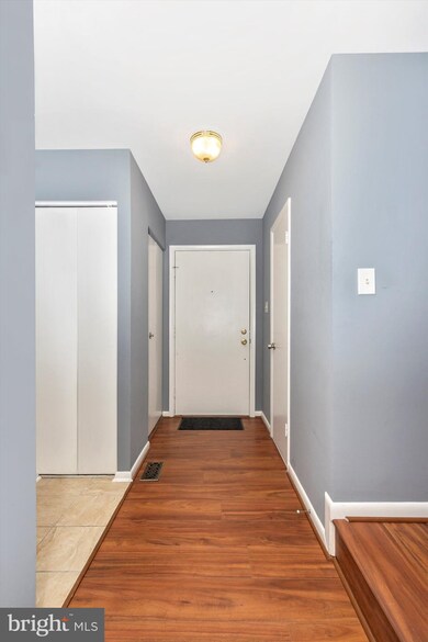 18711 Summer Oak Ct, Germantown, MD 20874 - photo 2