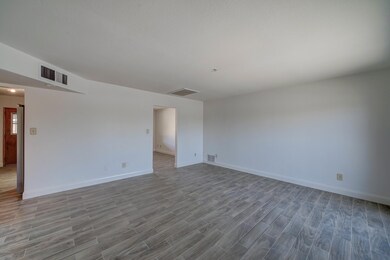 1702 W Dunlap Ave-5