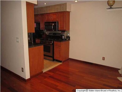 19 Donna Ct unit 6, Staten Island, NY 10314 - photo 3