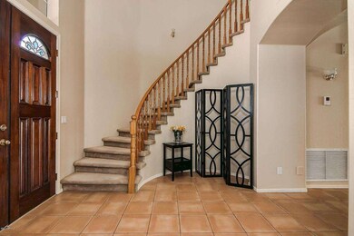 0021-Foyer_staircase