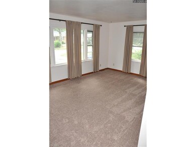 Living Room, new carpet!!