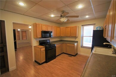 542 Broad St, Emmaus, PA 18049 - photo 2