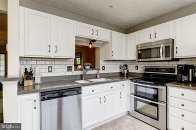 955 Chestnut Manor Ct, Chestnut Hill Cove, MD 21226 - photo 2