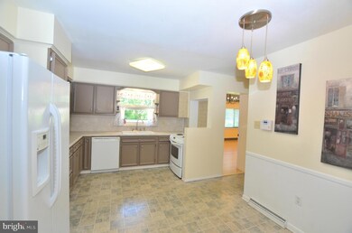 1930 Applewood Dr, Hagerstown, MD 21740 - photo 5