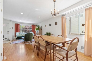 38 Sharrotts Rd, Staten Island, NY 10309 - photo 7