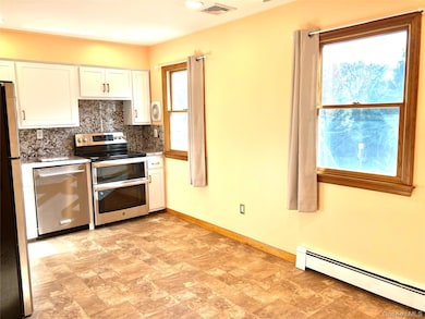 12 Soundview Ave unit Upper, Oyster Bay, NY 11771 - photo 5