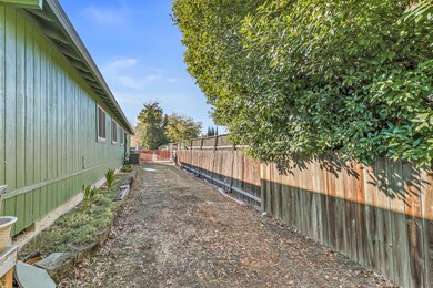 1841 Cascadia Cir, Medford, OR 97504 - photo 4