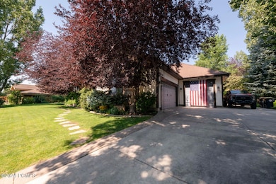 1307 N Dutch Highland Dr-large-010-021-E