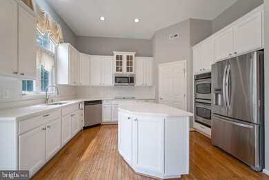 9124 Lake Tower Ln, Fort Belvoir, VA 22060 - photo 5