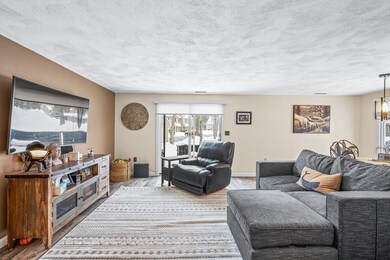 127 Brickett Hill Cir, Haverhill, MA 01830 - photo 4