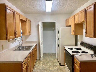 313 Marengo St, Cleburne, TX 76033 - photo 6