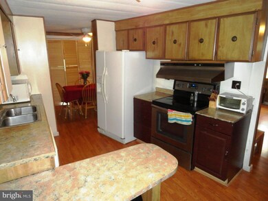 323 Kevins Ct, Lothian, MD 20711 - photo 5