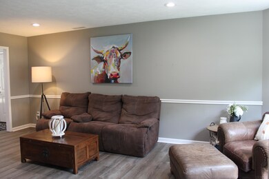 818 Clark St, Newburgh, IN 47630 - photo 7