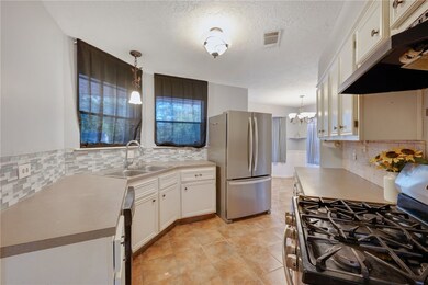 2412 Driftwood Dr, Bryan, TX 77803 - photo 5