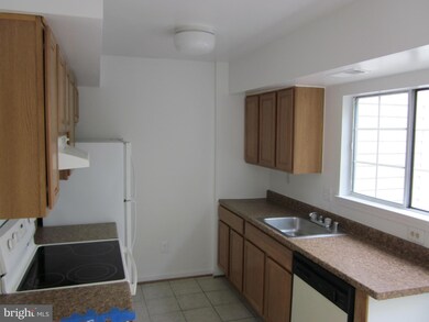 332 Lancaster Square unit 332, Sterling, VA 20164 - photo 5