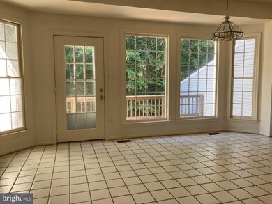 3104 Sutherland Hill Ct, Fairfax, VA 22031 - photo 2