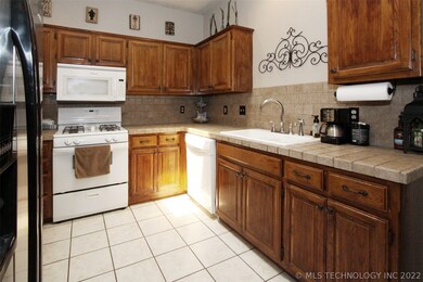 13797 S Oak Place, Glenpool, OK 74033 - photo 5