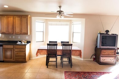Kitchen dinning