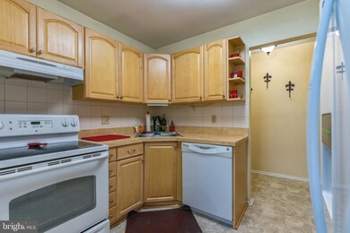 5 Thomas Jefferson Bldg unit 5, Blackwood, NJ 08012 - photo 6