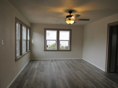 721 Mitchell St, Klamath Falls, OR 97601 - photo 2