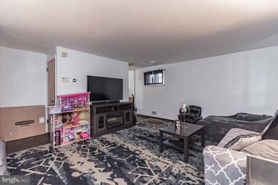 1042 Foxridge Ln, Essex, MD 21221 - photo 2