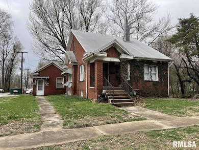 622 1/2 N Albert St, Macomb, IL 61455 - photo 2