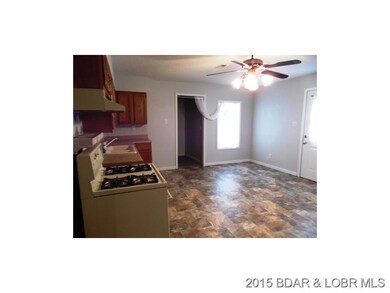 Kitchen Photo 2
