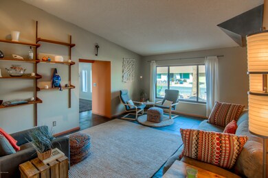 10 Living Room photo c