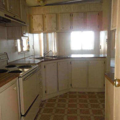 702 Amaryllis Dr, Sebastian, FL 32976 - photo 5