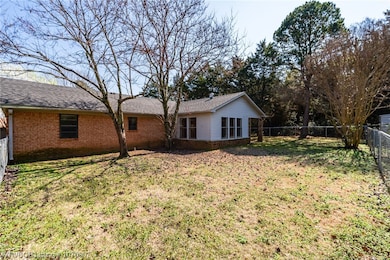 106 Hiawatha St, Poteau, OK 74953 - photo 7