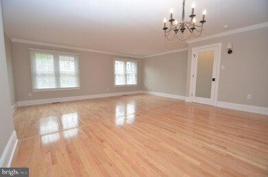 7765 Shootingstar Dr, Springfield, VA 22152 - photo 4