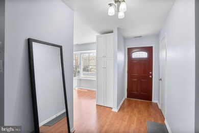 4179 Pleasant Meadow Ct, Chantilly, VA 20151 - photo 3