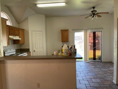 Kitchen with kitchen peninsula, a textured ceiling