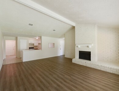 17022 Bougainvilla Ln, Friendswood, TX 77546 - photo 2