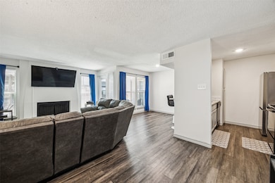 6050 Melody Ln unit 107, Dallas, TX 75231 - photo 3