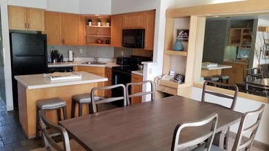 Dining & Kitchen